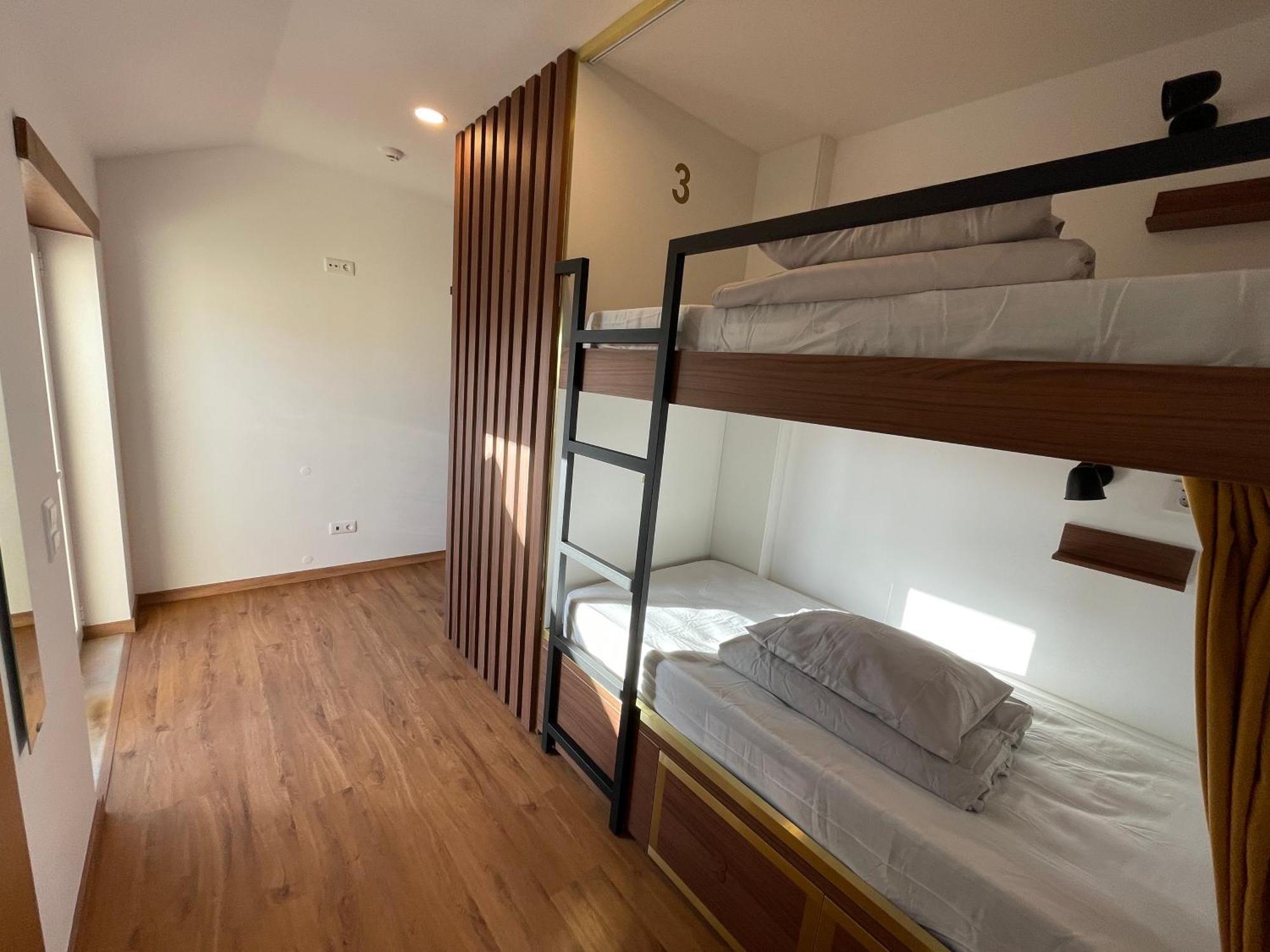 33 Hostel Балеал Экстерьер фото